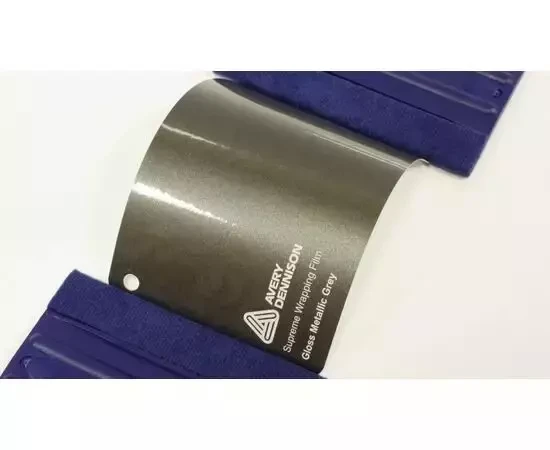 Глянцевая виниловая пленка цвета серый металлик AVERY SUPREME GLOSS METALLIC GREY